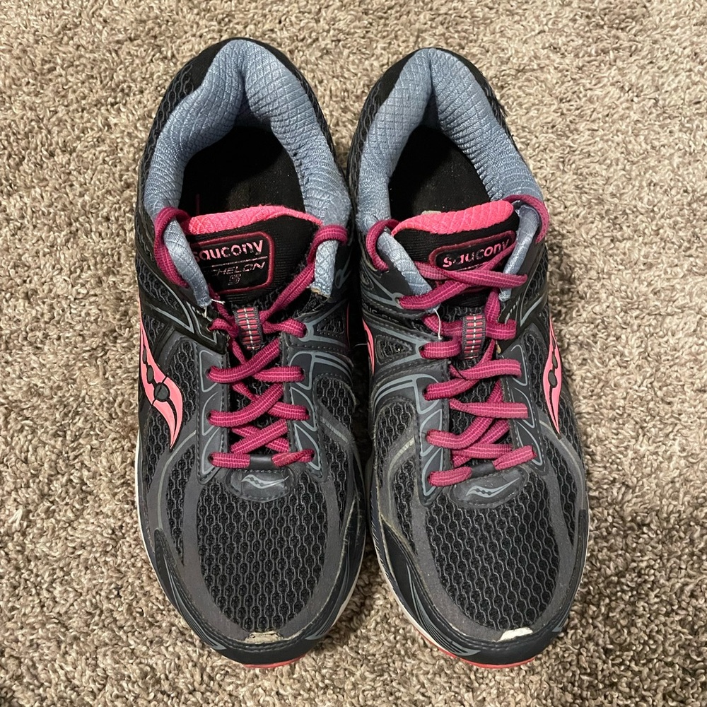 Saucony echelon Women's Black and Pink Running Shoes